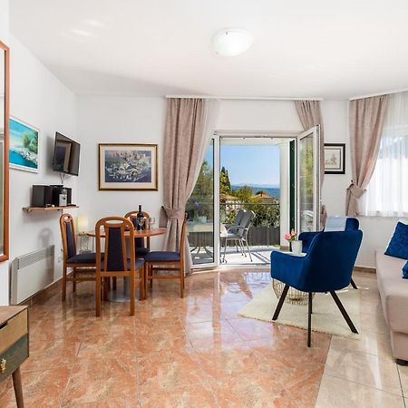 Light Summer Apartment With A Swimming Pool Opatija Exteriör bild